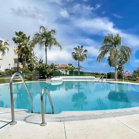 Getaway With Parking, Jacuzzi And Pool Rems Apartment