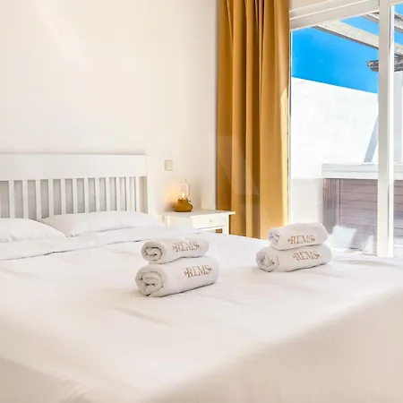 Getaway With Parking, Jacuzzi And Pool Rems Apartment *