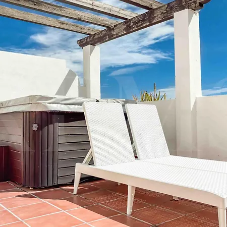 Getaway With Parking, Jacuzzi And Pool Rems Apartment