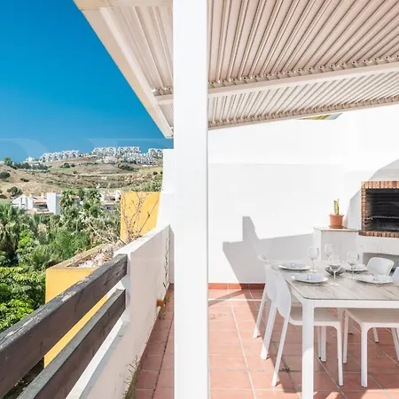 Apartment Getaway With Parking, Jacuzzi And Pool Rems *