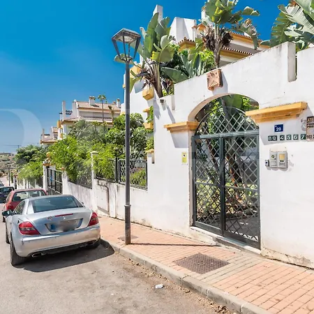 Getaway With Parking, Jacuzzi And Pool Rems Apartment